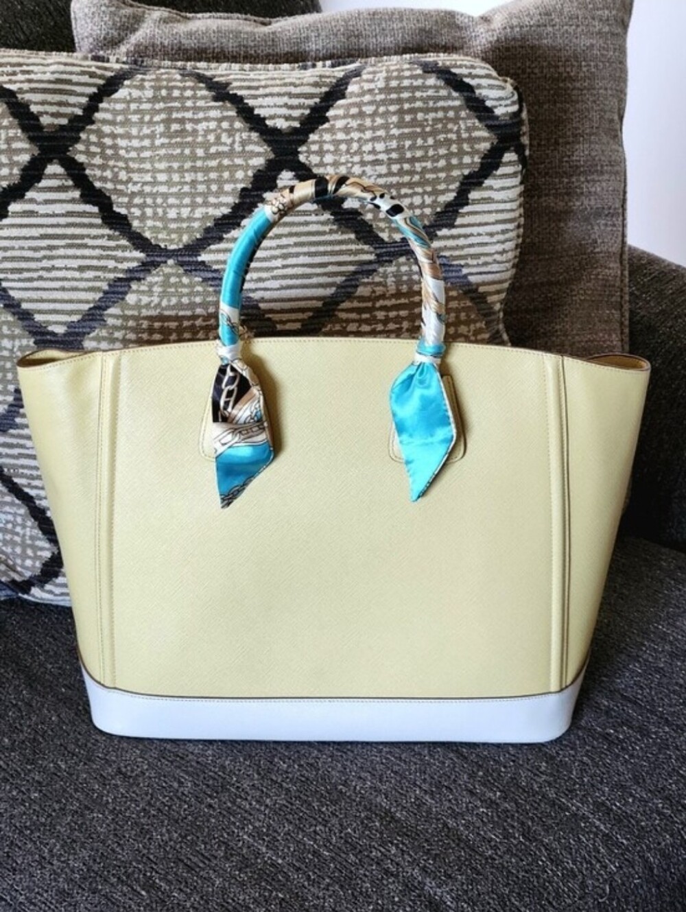 💛RARE Prada💛 - Bi-Color Ananas/Talco Saffiano Lux Leather Large Shopping Tote - Picture 5 of 16